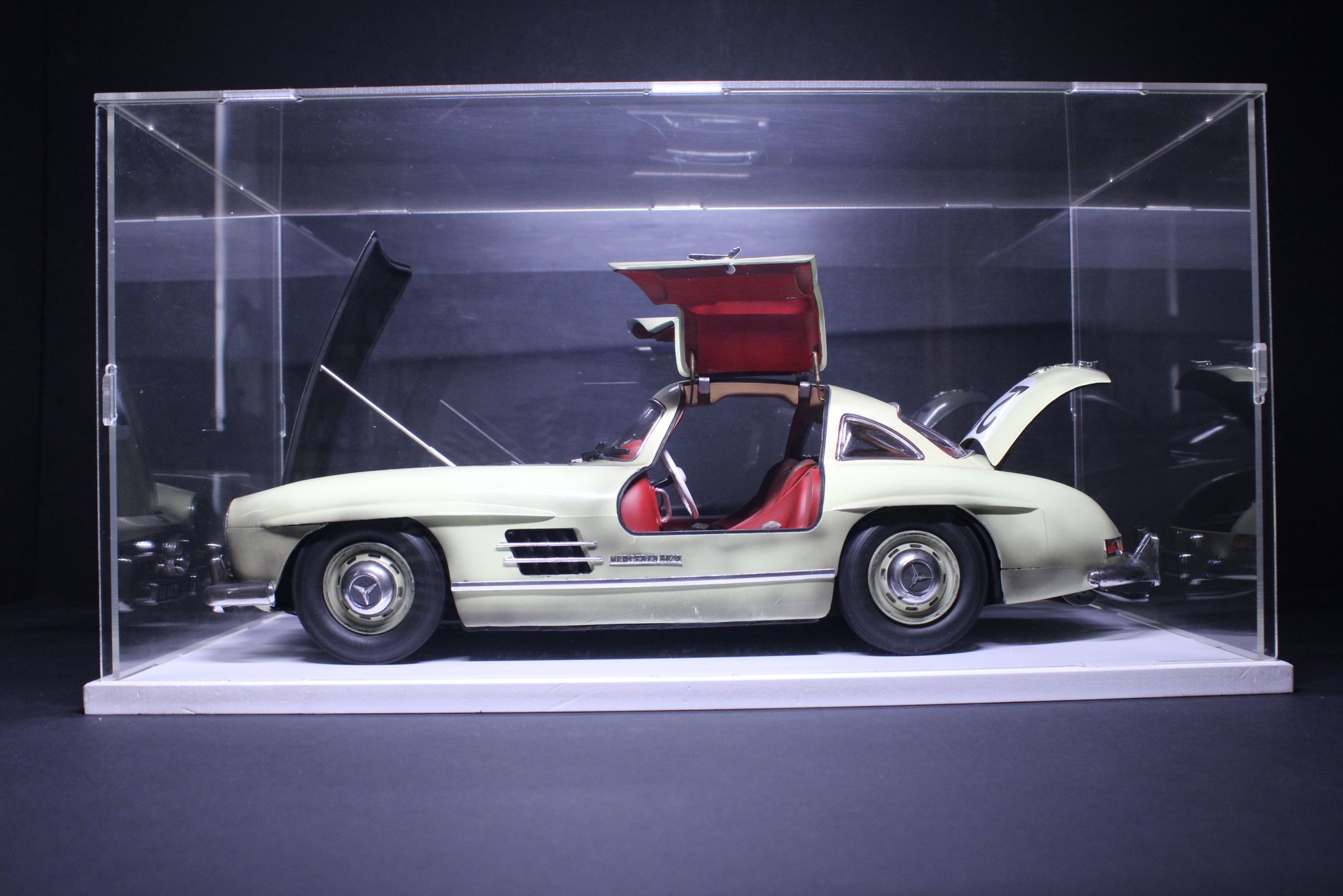 1:12 300SL gullwing display