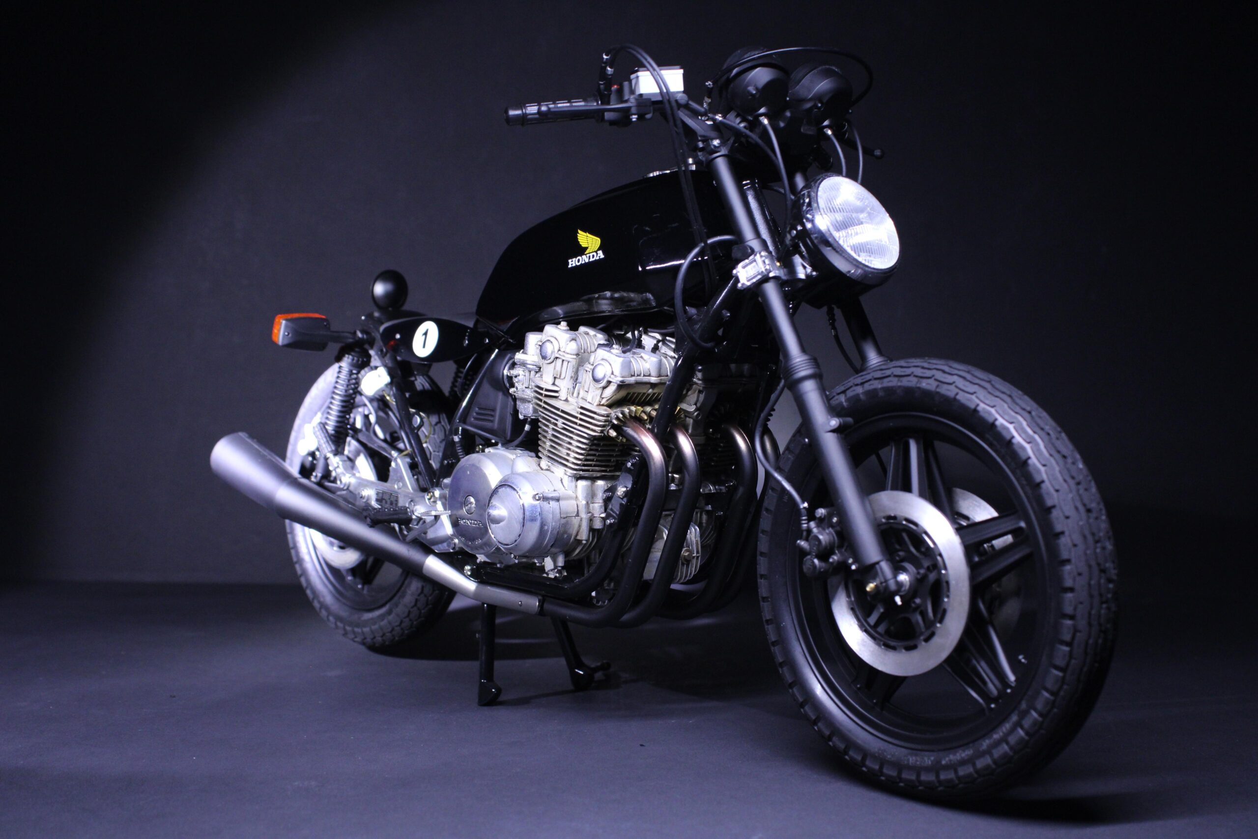 Honda CB 750 custom the black shadow front side