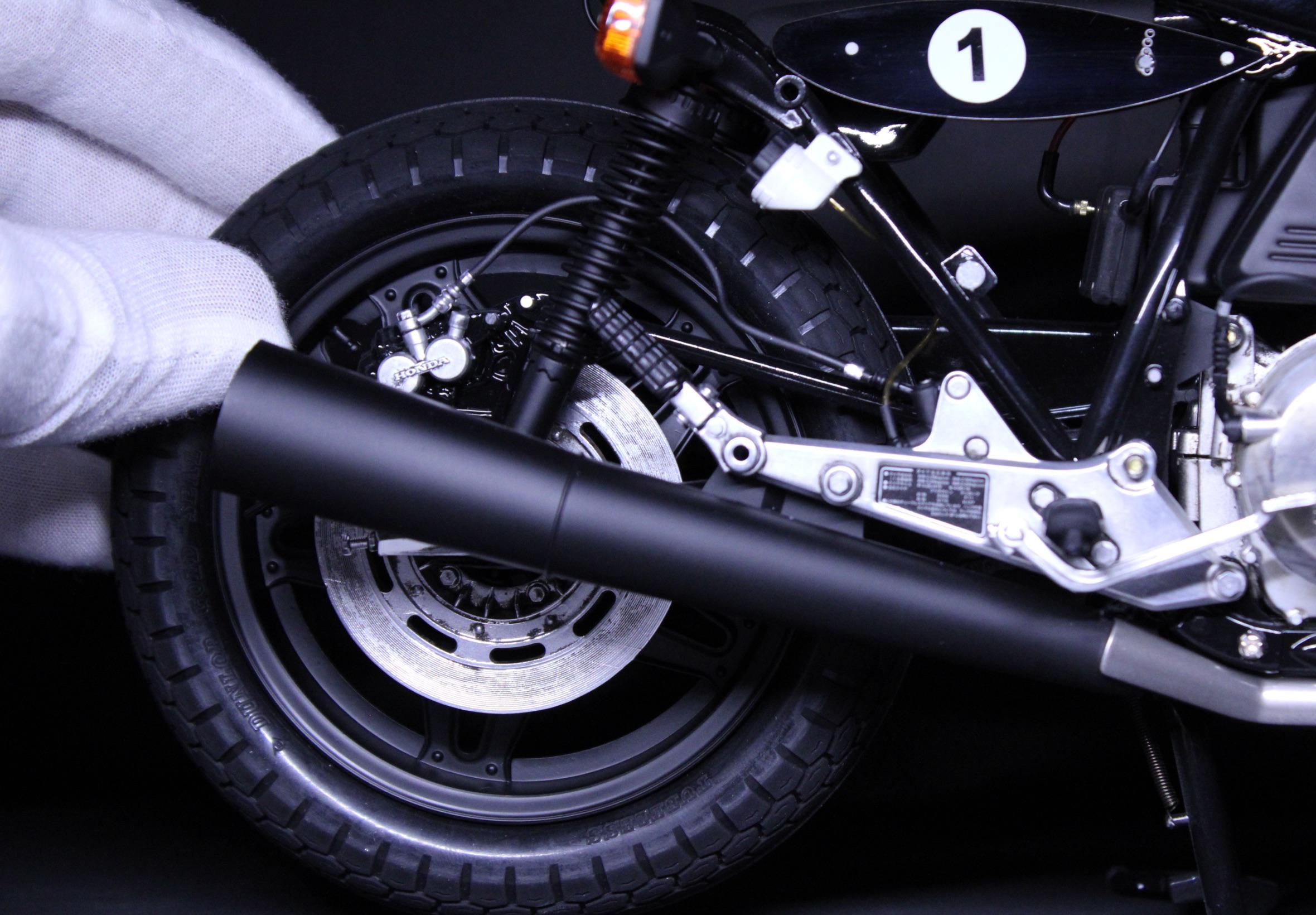 Honda CB 750 custom the black shadow rear end wheel