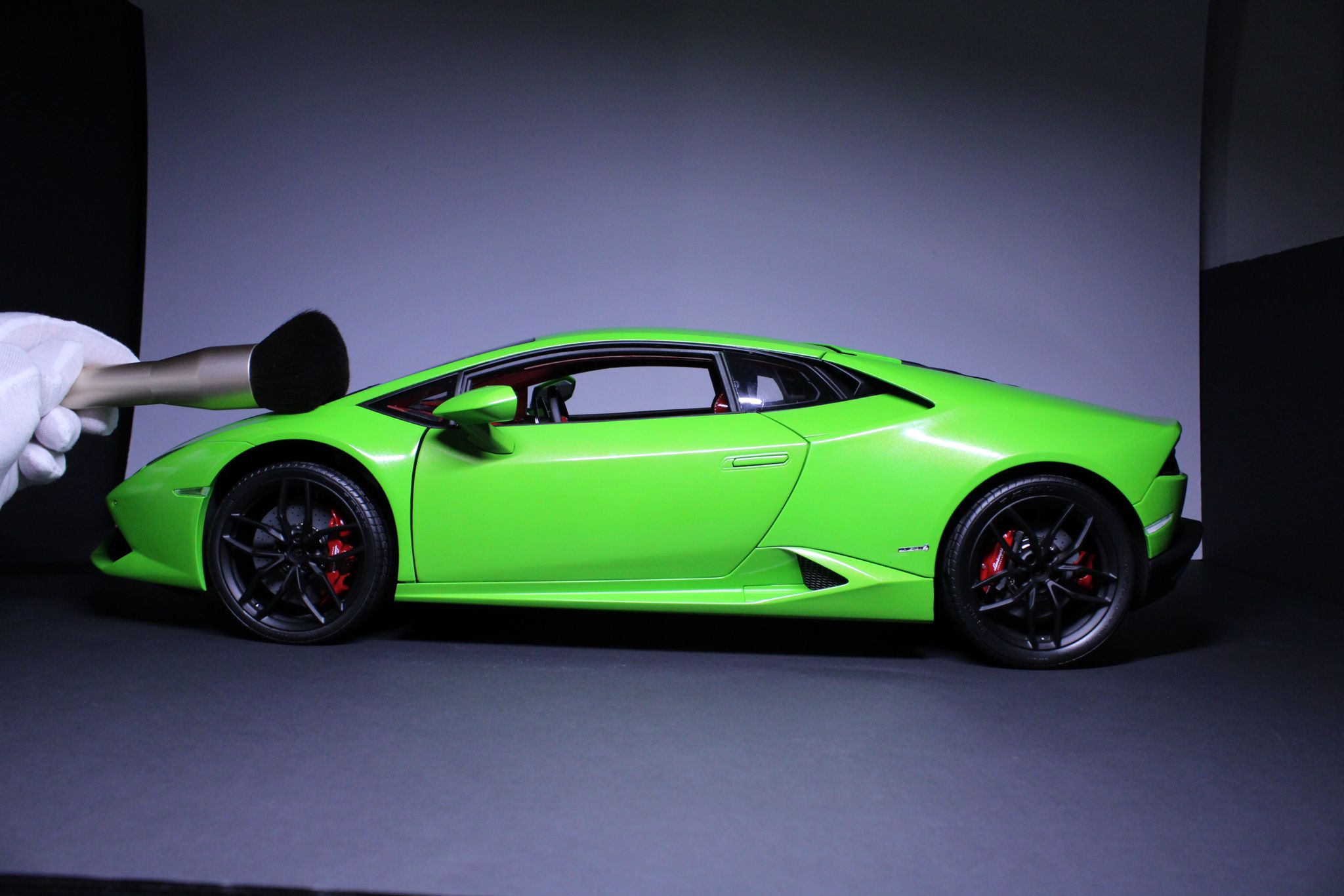 Lamborghini Huracan side view